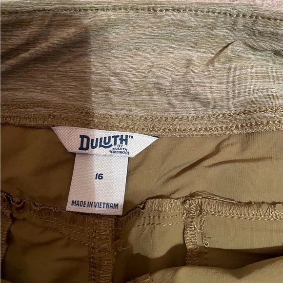 Duluth Trading Co Olive Green Women's Shorts - Picture 2 of 2